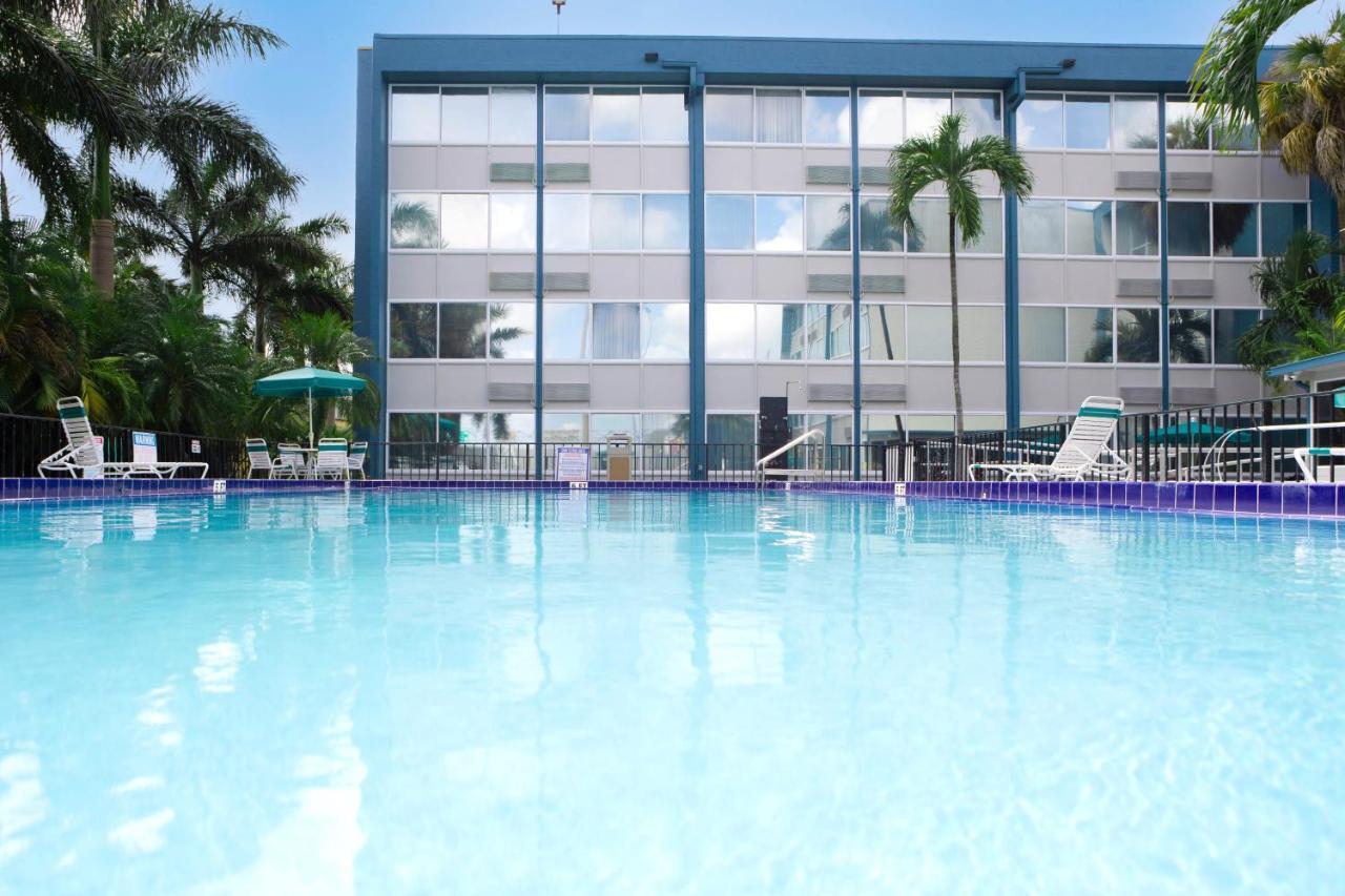 Days Inn By Wyndham Miami International Airport Экстерьер фото
